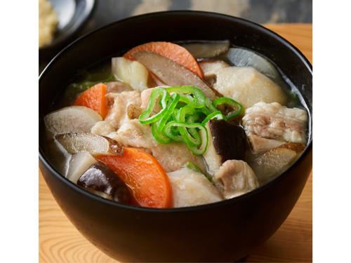 料理の一例、「日本橋ゆかり」の具たくさんの豚汁